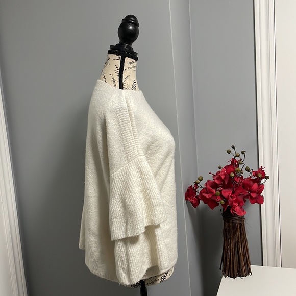 Tier-Sleeve Pullover Sweater in Coziest Yarn - Picture 3 of 8